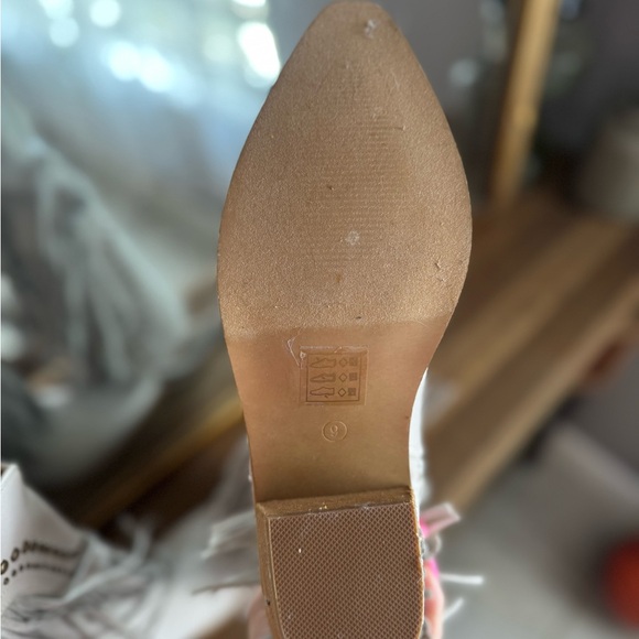 Gorgeous grey Fringe boots - Picture 8 of 9